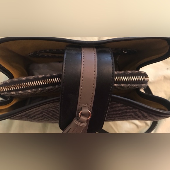 Spartina purse mint condition with 36”shoulder strap - Picture 2 of 4